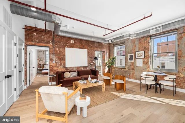 $4,800 | 901 King Street, Unit 202, Alexandria, VA 22314