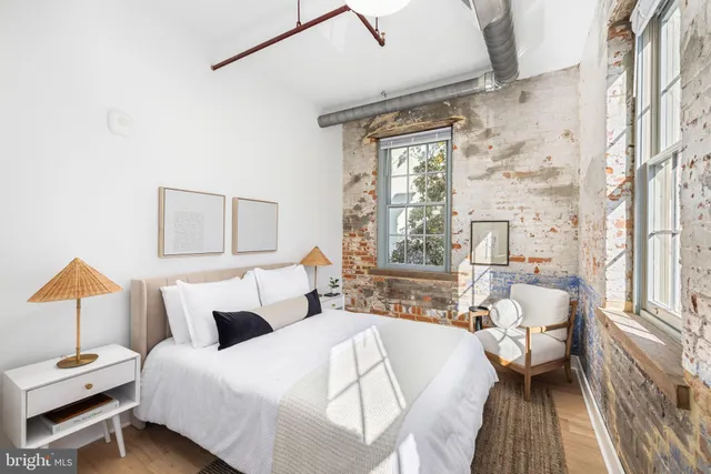 $4,800 | 901 King Street, Unit 202, Alexandria, VA 22314