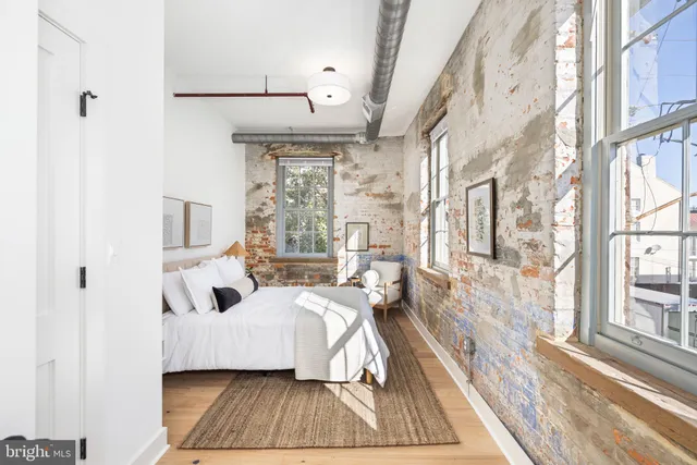 $4,800 | 901 King Street, Unit 202, Alexandria, VA 22314