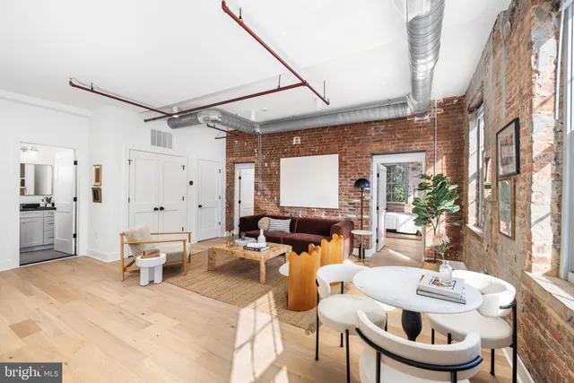 $4,800 | 901 King Street, Unit 202, Alexandria, VA 22314