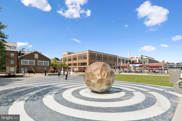 a view of a water fountain in front of a building