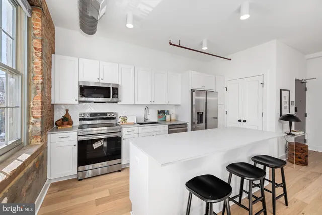 $4,800 | 901 King Street, Unit 202, Alexandria, VA 22314