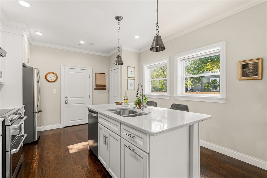 7 Court St Place, Unit 7 Arlington, MA 02476 - Photo 14 of 38