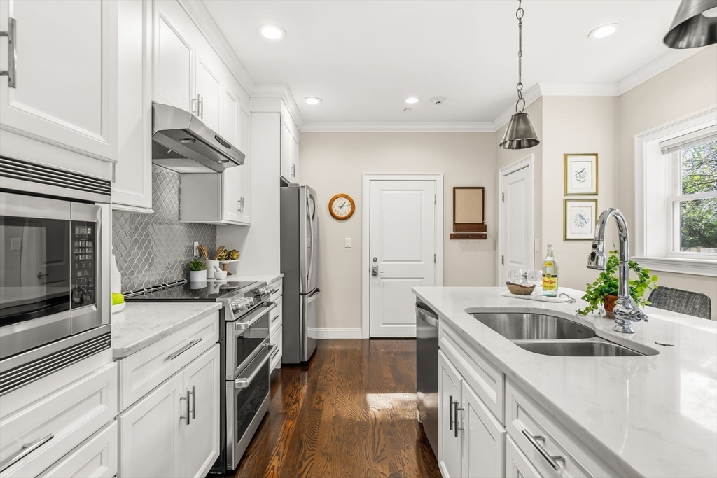 7 Court St Place, Unit 7 Arlington, MA 02476 - Photo 16 of 38