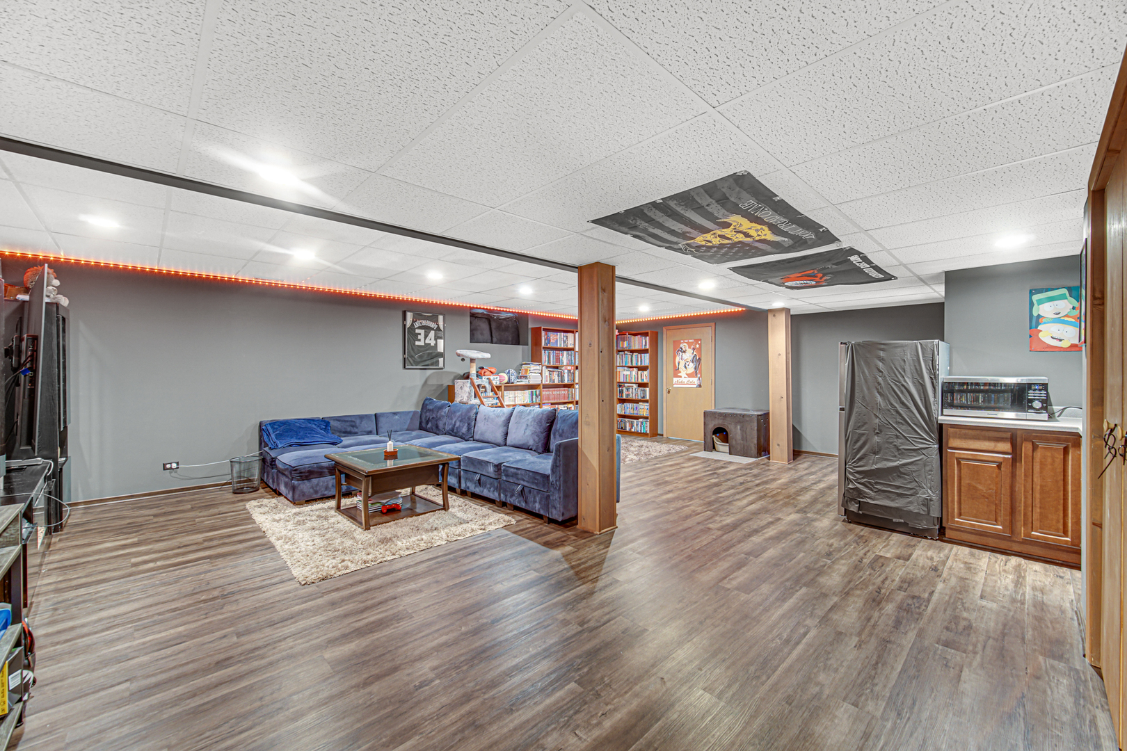316 Morningside Drive, Unit A Bloomingdale, IL 60108 - Photo 20 of 35 a living room with furniture and a wooden floor