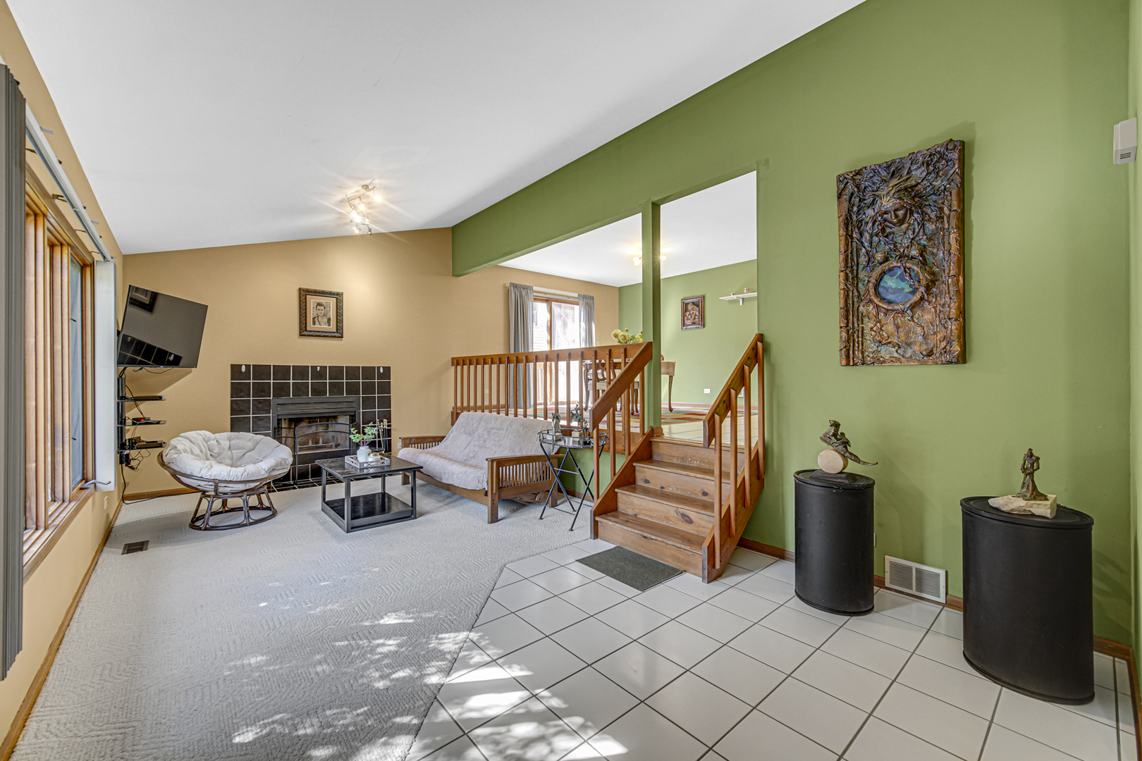 316 Morningside Drive, Unit A Bloomingdale, IL 60108 - Photo 4 of 35 a living room with furniture