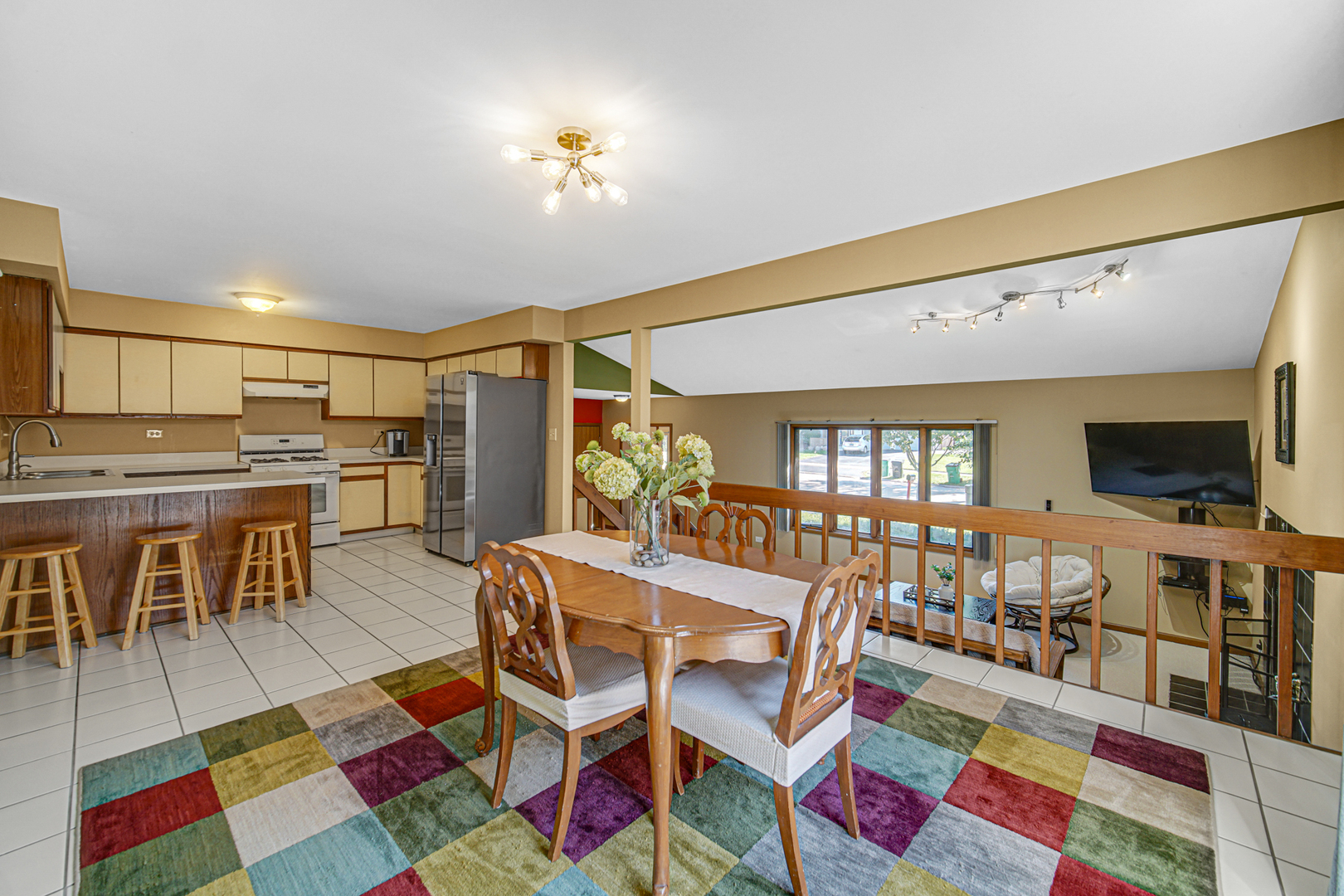 316 Morningside Drive, Unit A Bloomingdale, IL 60108 - Photo 9 of 35 a view of a dining room with furniture
