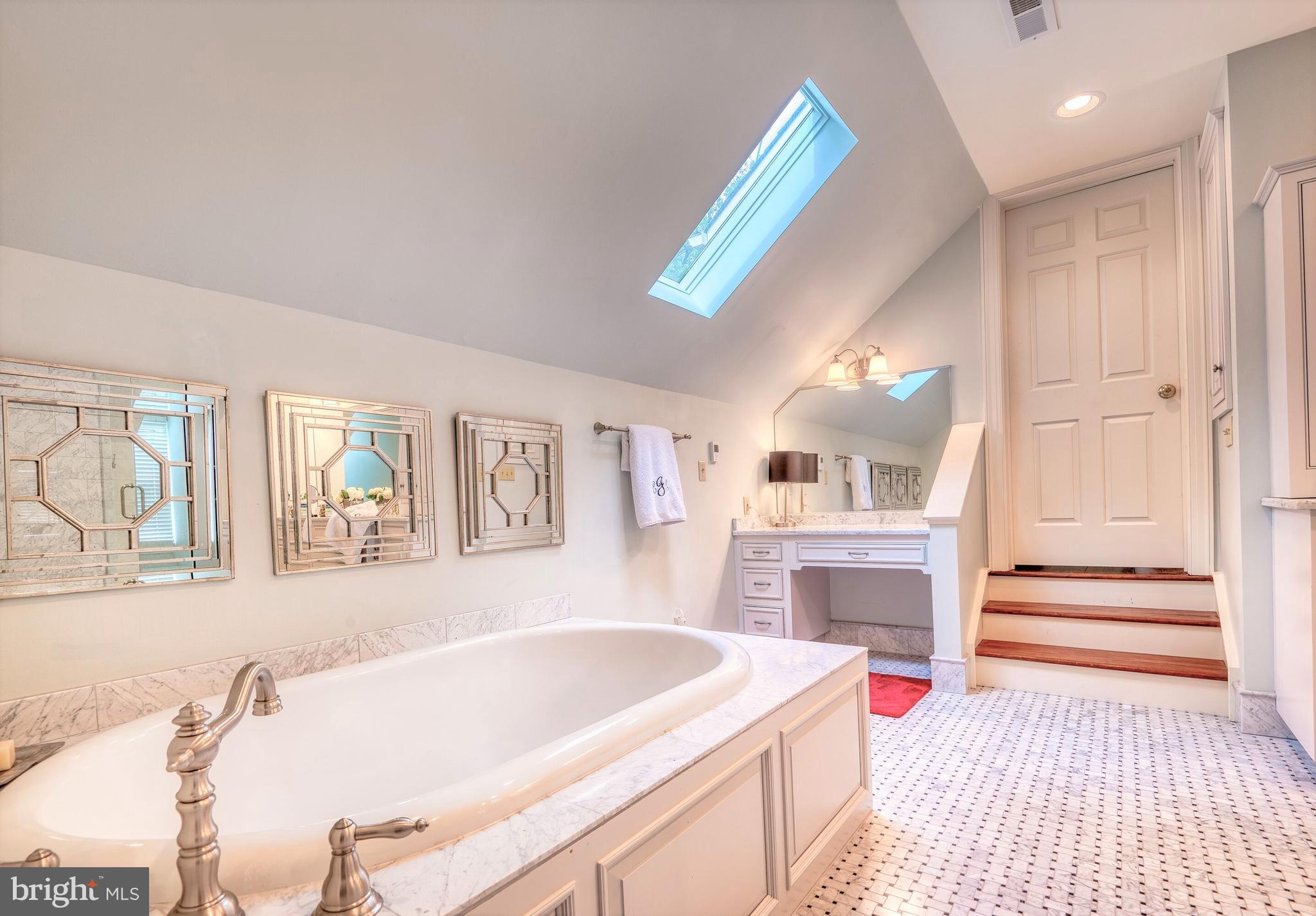 17 Buchanan Road Baltimore, MD 21212 - Photo 18 of 51 MASTER BATH