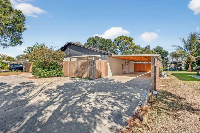 $299,000 | 5785 Southeast Collins Avenue, Stuart, FL 34997