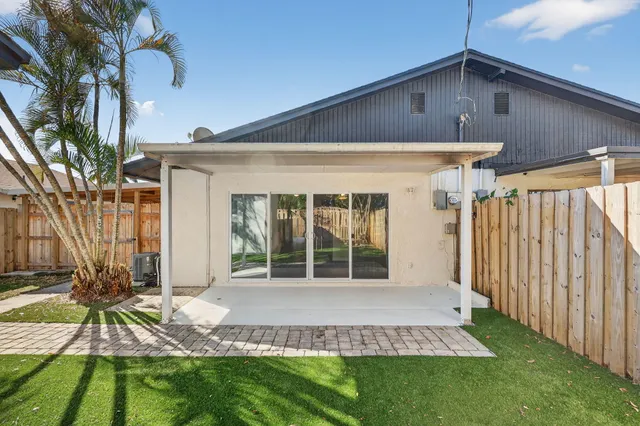 $299,000 | 5785 Southeast Collins Avenue, Stuart, FL 34997