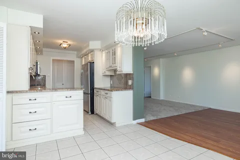 $199,999 | 1001 City Avenue, Unit W813, Wynnewood, PA 19096