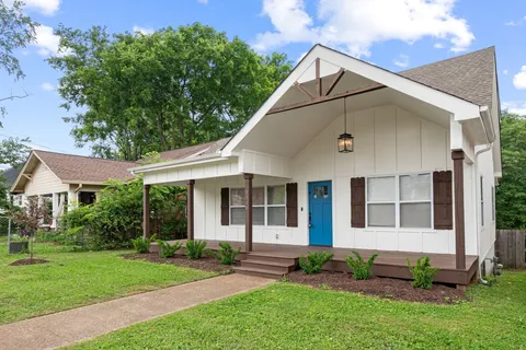 a view of outdoor space yard and front view of a house