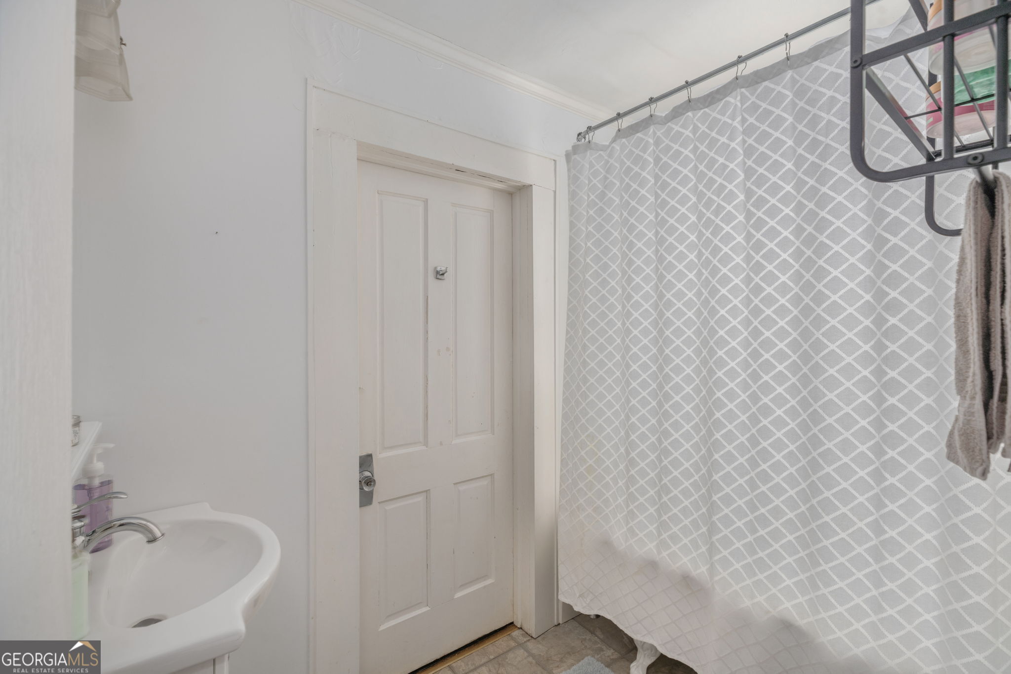 7890 Poplar Springs Road Byromville, GA 31007 - Photo 33 of 74 a bathroom with a bathtub and shower