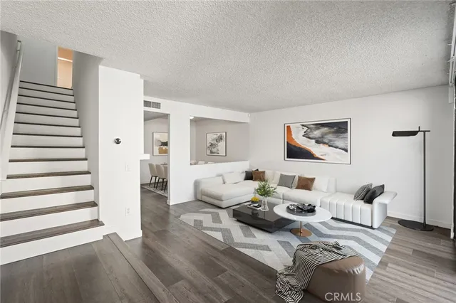 $515,000 | 22038 Vanowen Street, Unit 215, Woodland Hills, CA 91303