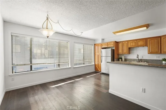 $515,000 | 22038 Vanowen Street, Unit 215, Woodland Hills, CA 91303