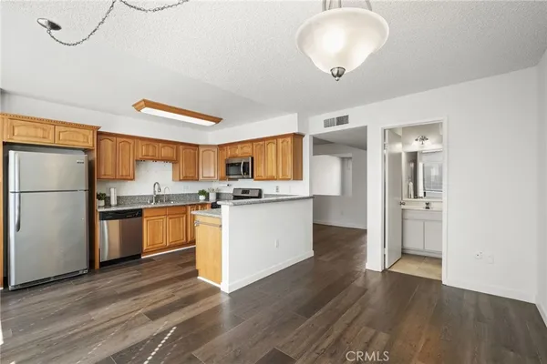 $489,000 | 22038 Vanowen Street, Unit 215, Woodland Hills, CA 91303