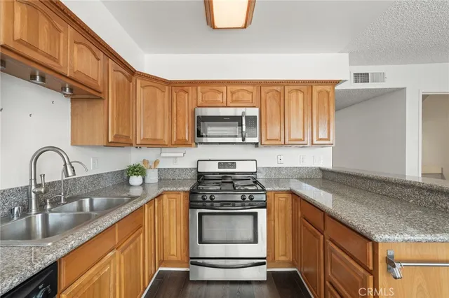 $515,000 | 22038 Vanowen Street, Unit 215, Woodland Hills, CA 91303