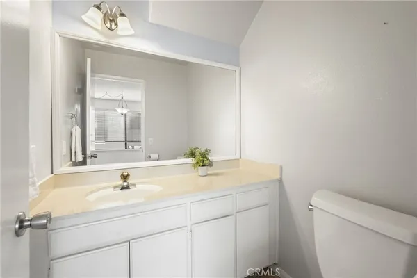 $489,000 | 22038 Vanowen Street, Unit 215, Woodland Hills, CA 91303