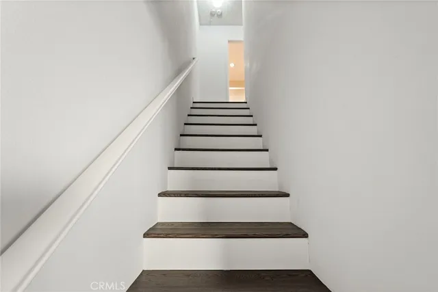 $515,000 | 22038 Vanowen Street, Unit 215, Woodland Hills, CA 91303