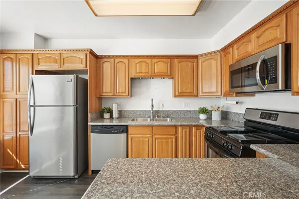$489,000 | 22038 Vanowen Street, Unit 215, Woodland Hills, CA 91303