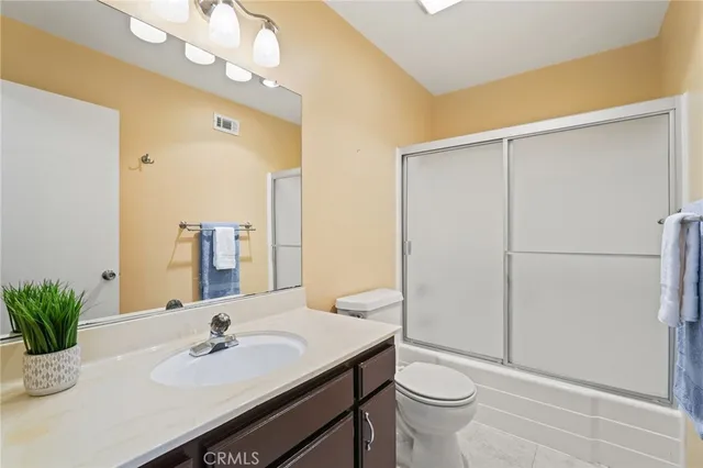 $515,000 | 22038 Vanowen Street, Unit 215, Woodland Hills, CA 91303