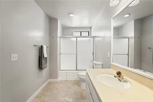 $489,000 | 22038 Vanowen Street, Unit 215, Woodland Hills, CA 91303