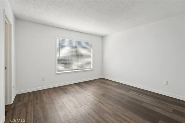 $489,000 | 22038 Vanowen Street, Unit 215, Woodland Hills, CA 91303