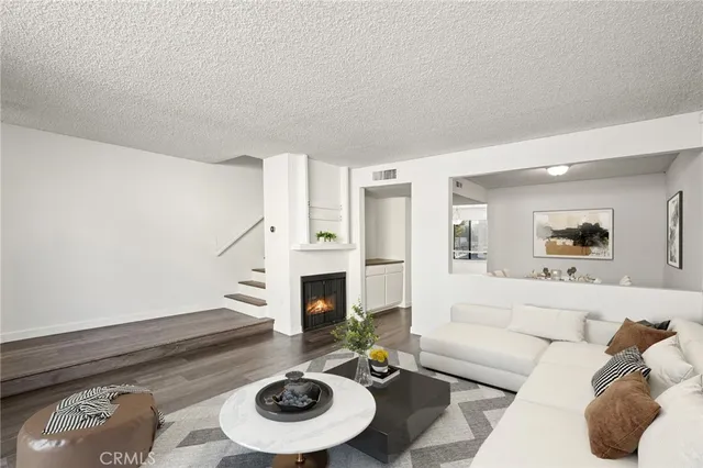 $515,000 | 22038 Vanowen Street, Unit 215, Woodland Hills, CA 91303