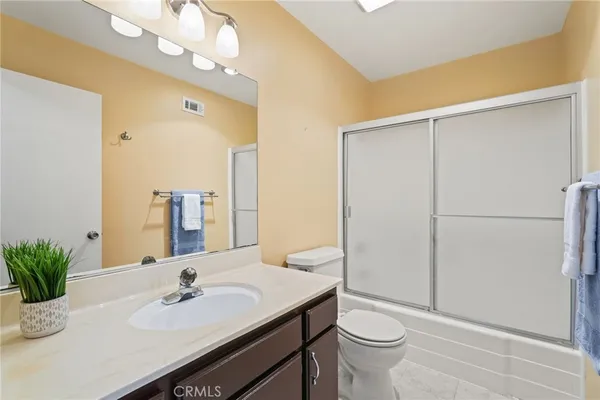$489,000 | 22038 Vanowen Street, Unit 215, Woodland Hills, CA 91303