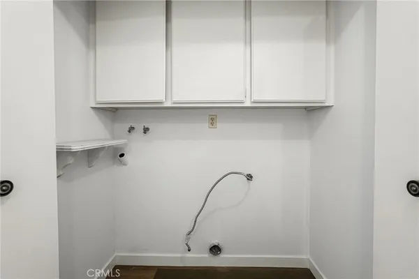 $489,000 | 22038 Vanowen Street, Unit 215, Woodland Hills, CA 91303