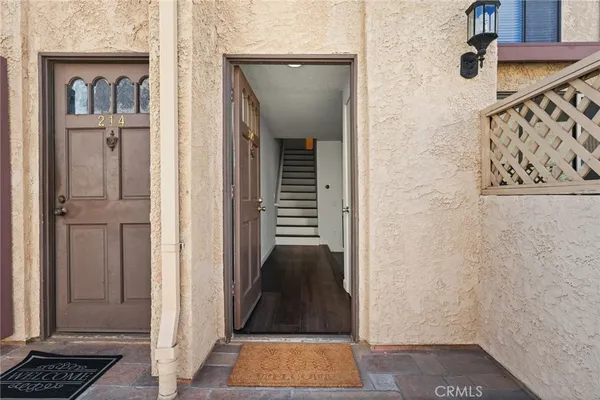 $489,000 | 22038 Vanowen Street, Unit 215, Woodland Hills, CA 91303