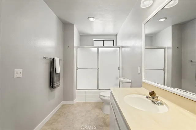 $515,000 | 22038 Vanowen Street, Unit 215, Woodland Hills, CA 91303