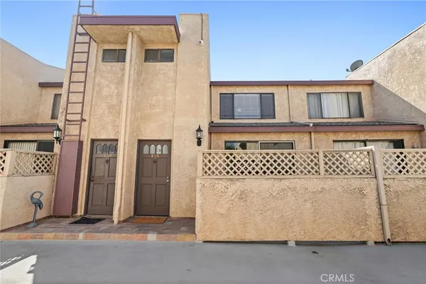 $489,000 | 22038 Vanowen Street, Unit 215, Woodland Hills, CA 91303