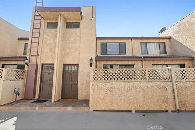 $499,000 | 22038 Vanowen Street, Unit 215, Woodland Hills, CA 91303