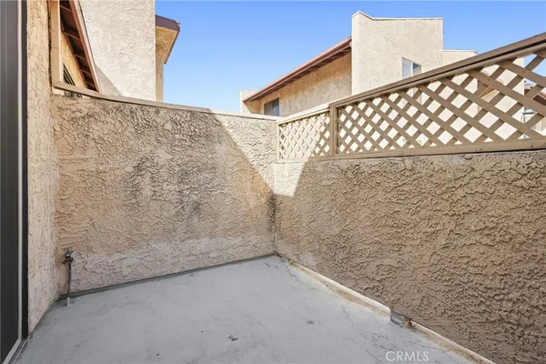 $489,000 | 22038 Vanowen Street, Unit 215, Woodland Hills, CA 91303