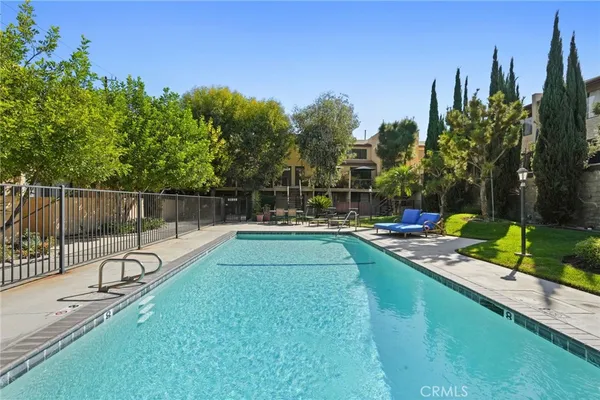 $489,000 | 22038 Vanowen Street, Unit 215, Woodland Hills, CA 91303