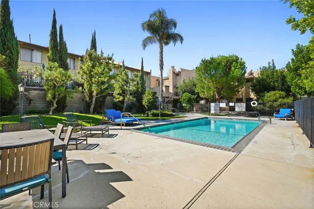$515,000 | 22038 Vanowen Street, Unit 215, Woodland Hills, CA 91303