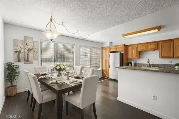 $489,000 | 22038 Vanowen Street, Unit 215, Woodland Hills, CA 91303