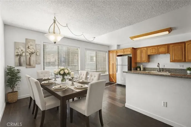 $499,000 | 22038 Vanowen Street, Unit 215, Woodland Hills, CA 91303