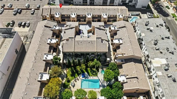 $489,000 | 22038 Vanowen Street, Unit 215, Woodland Hills, CA 91303