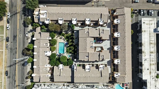 $515,000 | 22038 Vanowen Street, Unit 215, Woodland Hills, CA 91303