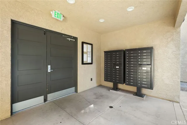$515,000 | 22038 Vanowen Street, Unit 215, Woodland Hills, CA 91303