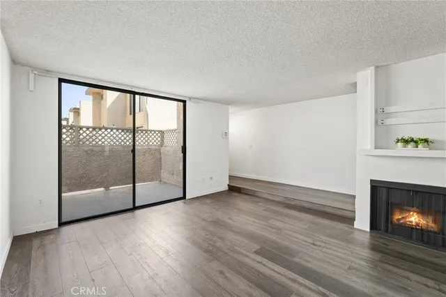 $515,000 | 22038 Vanowen Street, Unit 215, Woodland Hills, CA 91303