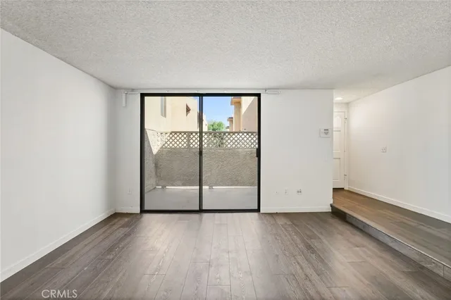 $515,000 | 22038 Vanowen Street, Unit 215, Woodland Hills, CA 91303