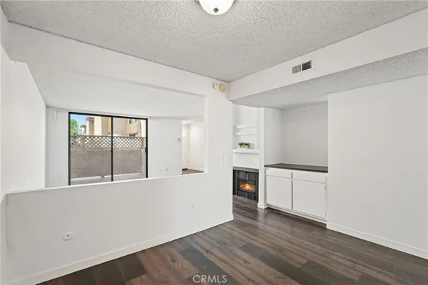 $489,000 | 22038 Vanowen Street, Unit 215, Woodland Hills, CA 91303