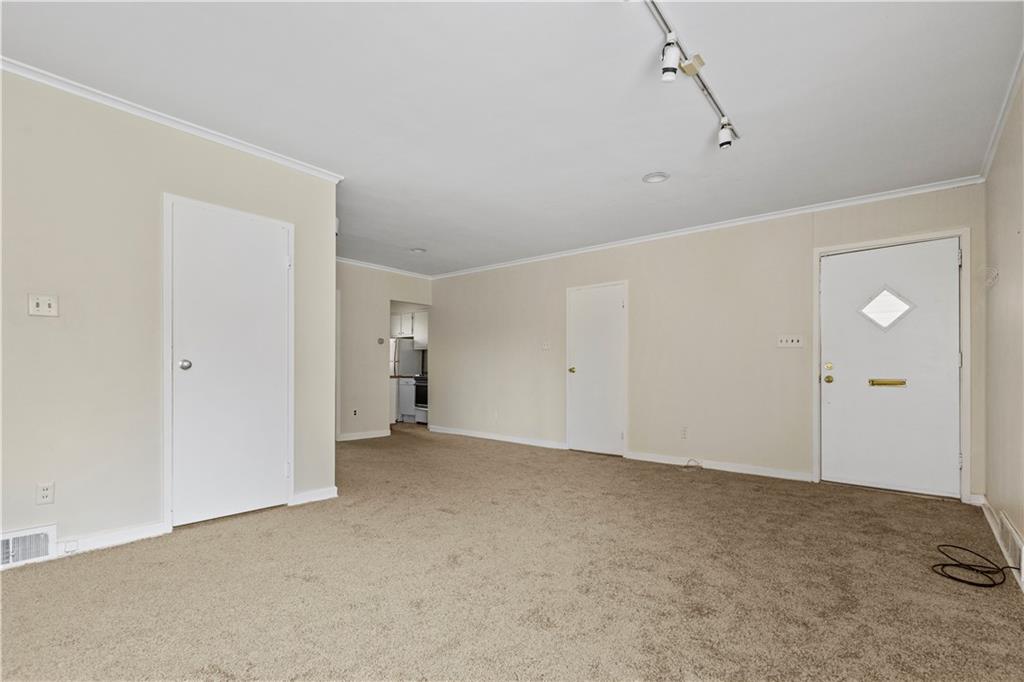 1229 Murdoch Road Pittsburgh, PA 15217 - Photo 6 of 18 Gallery Image 6