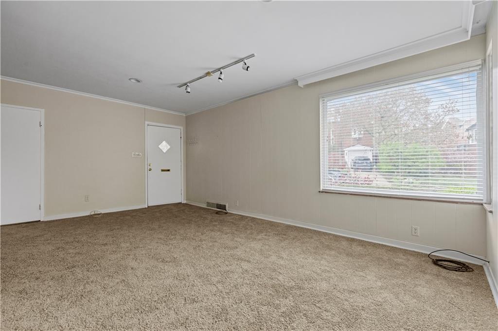1229 Murdoch Road Pittsburgh, PA 15217 - Photo 7 of 18 Gallery Image 7