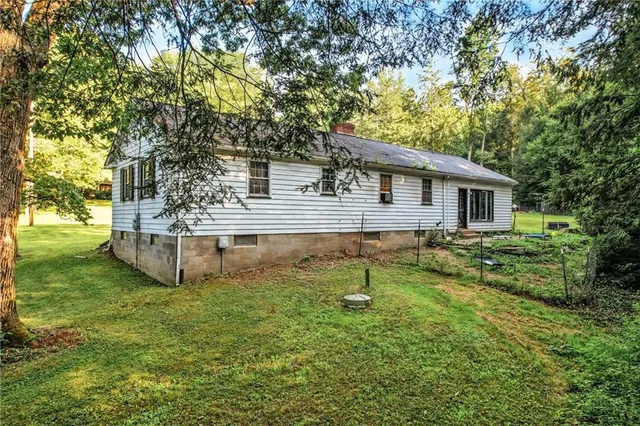 a view of a house with a backyard