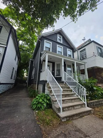 $2,700 | 53 Mission Street, Unit 1, Montclair, NJ 07042