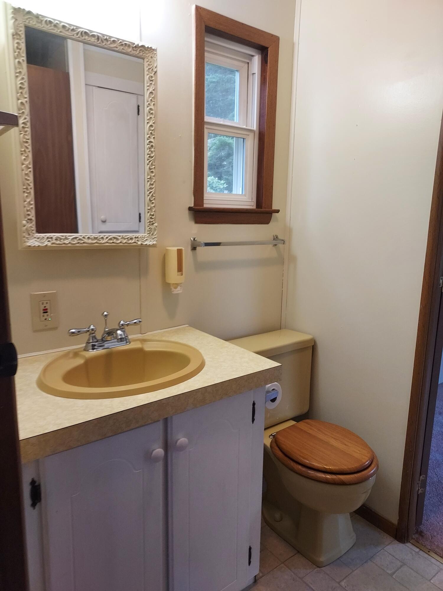274 Log Cabin Road Arundel, ME 04046 - Photo 33 of 42 bathroom2